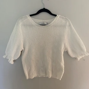 Topp - En jätte fin topp som står att de är L men sitter som s.💕