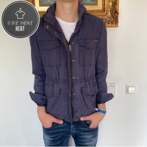 Field jacka  - Tja, säljer nu denna feta field jacka i storlek S i fint skick! Hör av dig vid frågor eller funderingar!