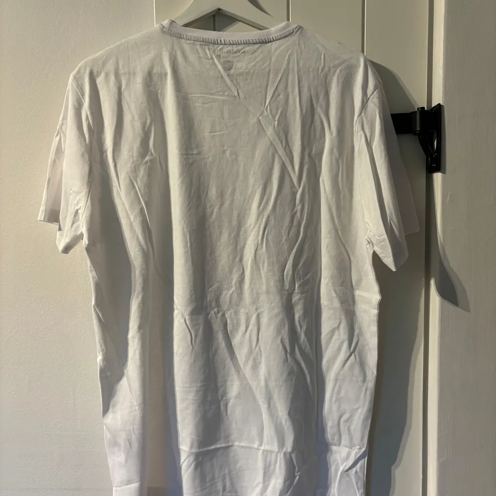 Helt ny  Storlek L  Lager 157, Ralph Lauren, Samso Samso, HM, Ck, Calvin Klein, Axel Arigato, Dickies, Colmar, Acne studios, Tnf, The Norh Face Weekday, East West. T-shirts.