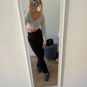 Kort tröja  - Jättefin tröja från Nelly 🤍