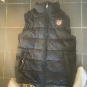 Gant väst  - Gant väst strl  150