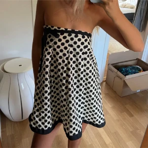 Cocktail klänning - Söt cocktail klänning, så fin till middagar eller temafester 🖤🤍