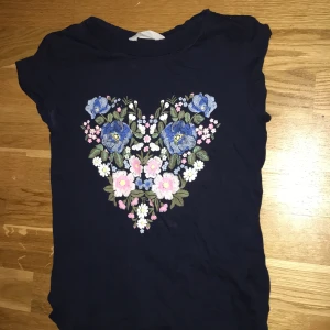 Tröja med hjärta - Tröja med blommor 🌺 hjärta 