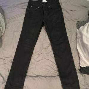 Svarta jeans från Lager 157 Helt oanvända och i toppskick Storlek 29/32 så XS/S