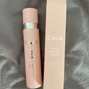 Caia settingspray  - Helt oanvänd Caia setting spray ”That extra hour”💕💕 har tagit ur flaskan ur förpackningen men har aldrig applicerat den🫶