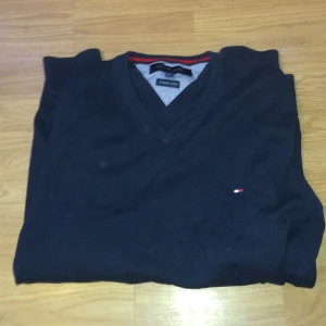 Tommy hilfiger sweatshirt - Tommy hilfiger sweatshirt, storlek M fint skick inga fläckar eller revor.