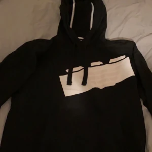 Ea7 dress - Storlek XL men passar L byxorna är utsläppta De är i bra skick