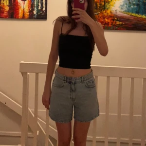 Shorts  - Shorts i bra skick💛 De är från gina tricot i storlek 36