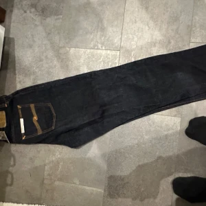 Nudie jeans w31 L32 - Helt nya oanvända jeans från nudie,  köpta i vintras. Använde aldrig, har ett par svarta också.