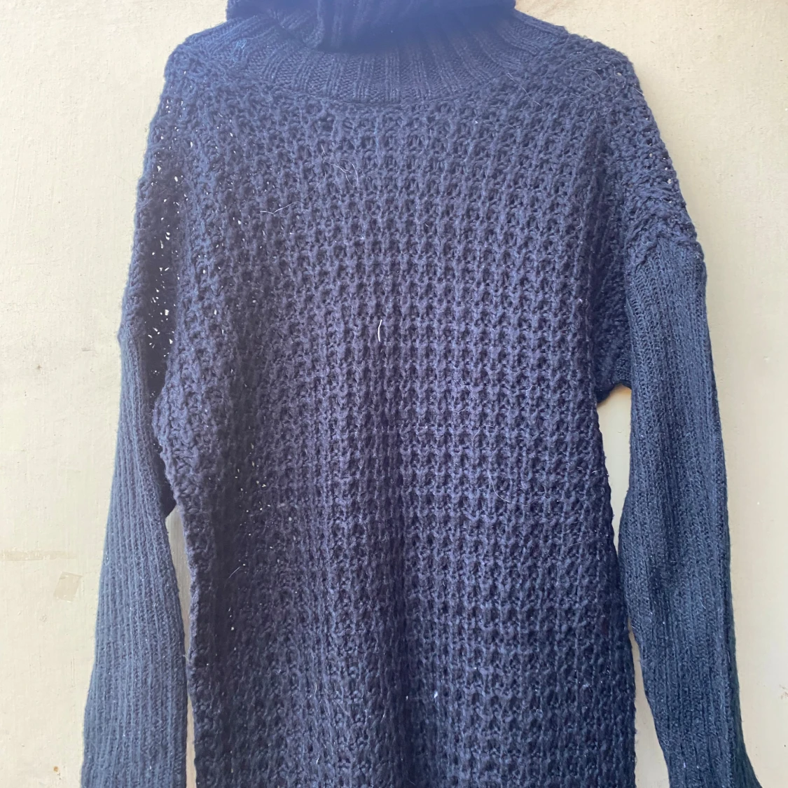 Mörkblå stickad tröja från Sourriver - 90