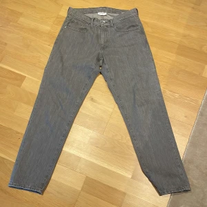 Vailent Jeans Medium - Använda 2-3 gånger bara legat i garderoben, ny skick.