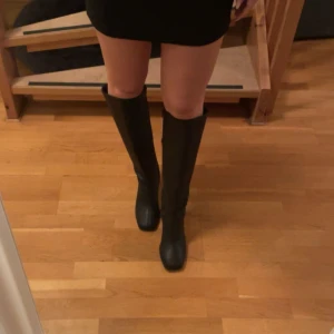 Snygga boots - Boots från monki, använda med bra skick!