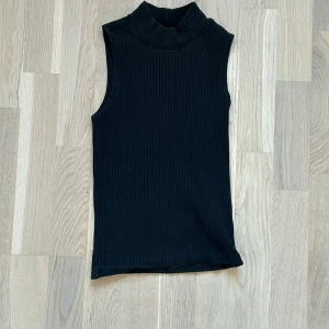 Topp från Monki  - Jättefin topp från Monki❤️