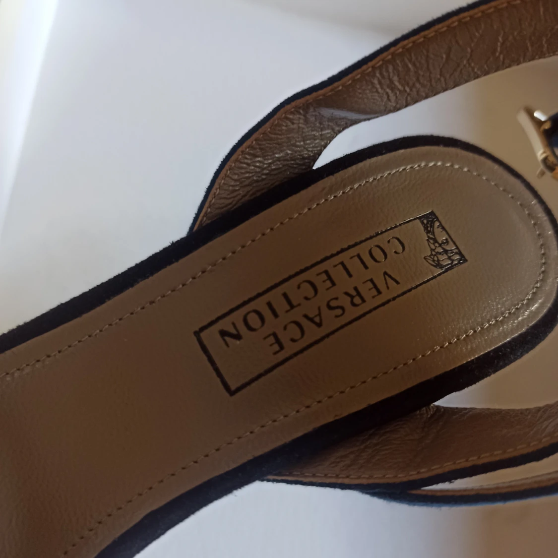 Äkta läder Versace mörkblå och svarta högklackade skor - 93