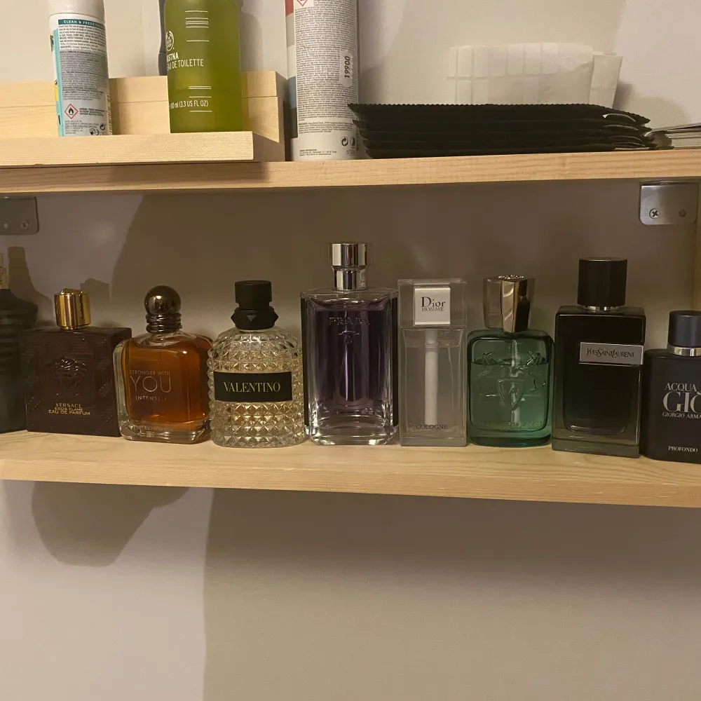 Kan sälja och byta, alla är till salu. De jag säljer är JPG Parfum, Versace Eros Flame, SWY Intensley, Valentino Yellow Dream, Prada L’homme, Dior Homme Cologne, PDM Greenley, YSL Y edp, ADG Profondo. Skriv for mängd. Bara att komma med bytes förslag. Parfym.