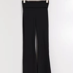 Svarta yoga pants - Dessa yoga pants säljer jag för dom inte kommer till användning längre! Köpte för några veckor sedan💗