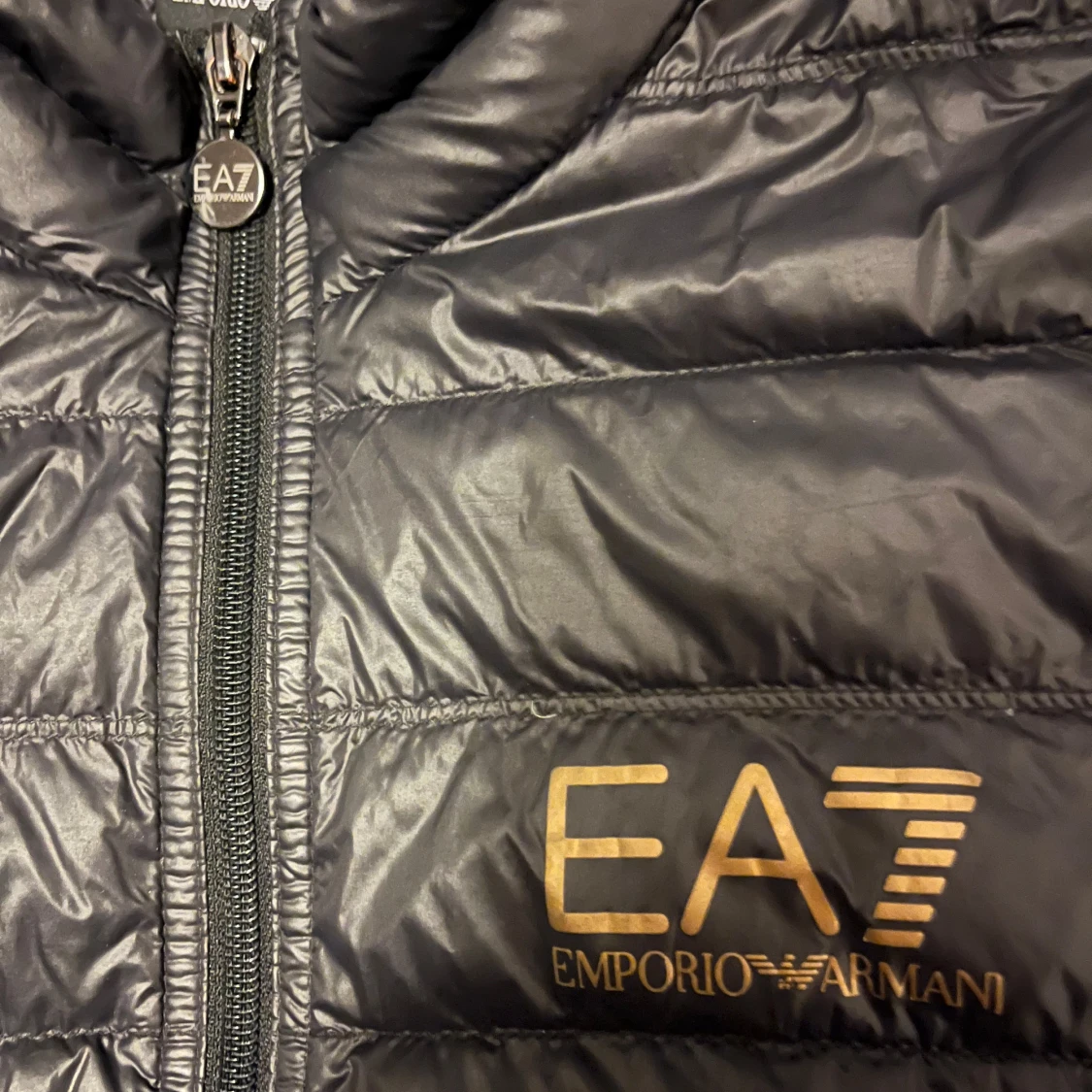 Svart quiltad jacka från Emporio Armani