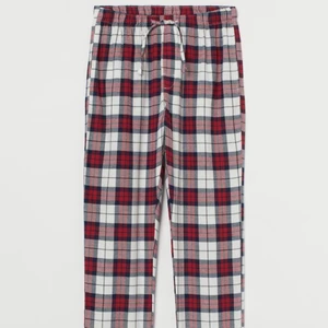 Pyjamasbyxor  - H&M pyjamasbyxor!! Storlek M😇 Kontakta vid intresse