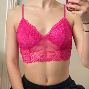 Rosa topp - Fin rosa topp från shein i storlek S. Använd ett fåtal gånger så i mycket bra skick. Köpare står för frakten 💖