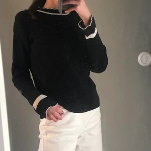 Tröja med utsvängda armar och krage - Snygg tröja från namn it. Aldrig använd då jag fick den i present. Bra skick!