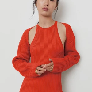 Klänning med bolero från HM strl S - Jättesöt klänning med matchande stickad bolero klänningen är stretchig och passar dig som har S eller S-M. Boleron är luftig. Använts en gång. Säljes för 150 kr tillsammans. Den sista cardigan på bilden har jag även oanvänd om man hellre vill ha den. 