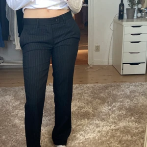 Byxor - Lågmidjade randiga byxor i storlek xs!! 100kr+frakt!:)