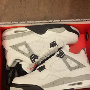 Nike air jordan 4s White cement - Storlek 42.5, säljer pga för liten, äkta