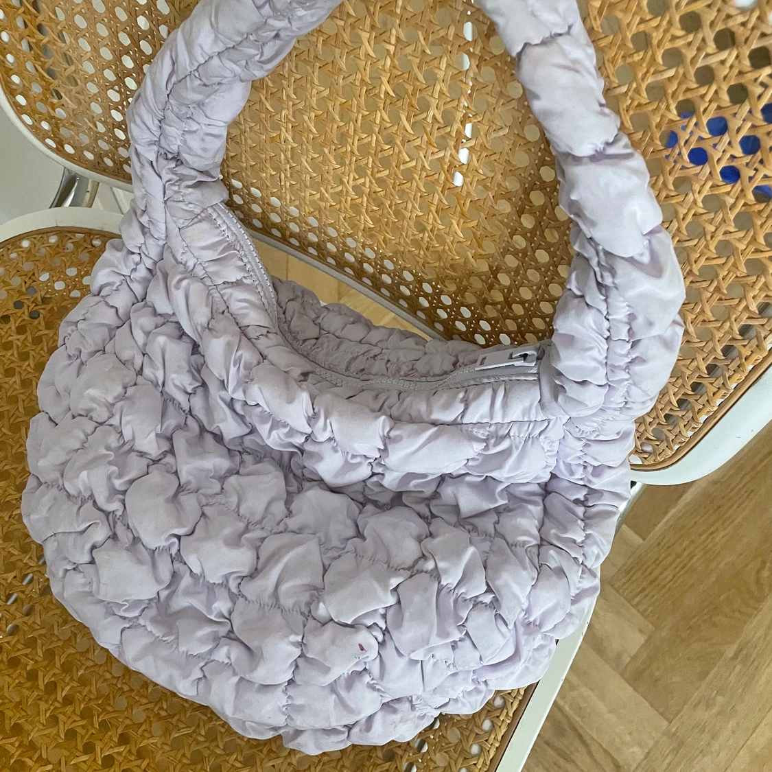 Quiltad mini väska cos - 90