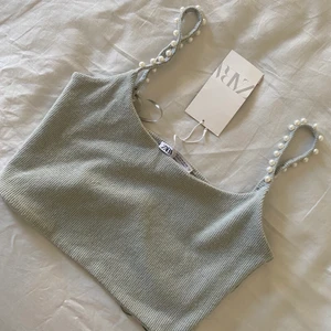 Zara topp - Aldrig använd, prislapp är kvar!!