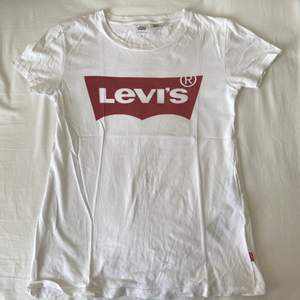 Klassisk Levis t-shirt köpt för 300kr