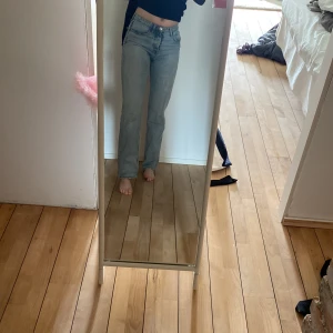 Zara mid rise - Säljer mina jätteeee najs zara Mide rise pga för små🫶🏽