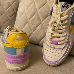 Nike air force  - Säljer mina air force då de inte riktigt är min stil, aldrig använda utomhus. 