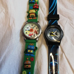 Barn klockor båda behöver batteri en för - Finns i Frölunda torg gbg. 