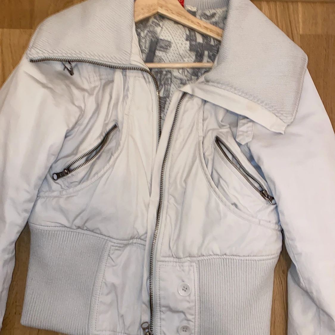 En vit jacka  - 90