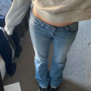 Blåa snygga jeans, passar 36-38. Oanvända, (bilden är inte min)