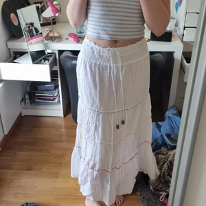 Lång kjol strl M - Mammas gamla så vet inte om den görs längre. Märket är iaf isolde