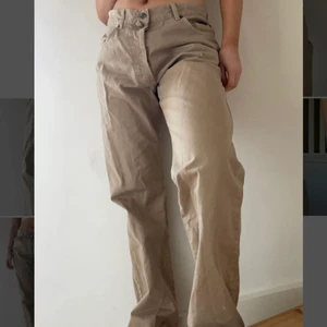 Chinos från gant - Assnygg chinos i lite baggy modell💕