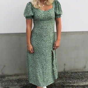 Sommarklänning - En drömmig sommarklänning från H&M - 150 kr + frakt💕❣️