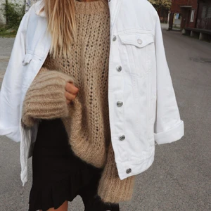 Vit jeansjacka  - Från Gina Tricot, använd 1 gång. Frakt tillkommer 