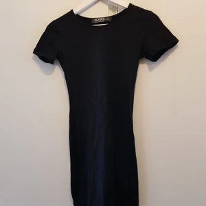 T-shirt klänning  - Snygg tight t-shirtklänning i bomull. Storlek S 
