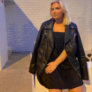 Klänning - Svart klänning! 🖤 Passar Xs-M. Skriv för fler bilder. 100 kr