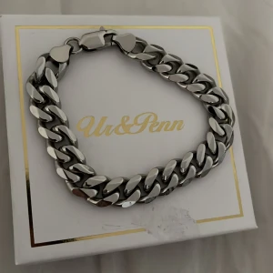 Pansarlänk armband  - Pansarlänks armband aldrig använd  Ny pris 1000 Mitt pris 400