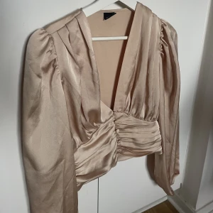 Blus - Jättefin blus, som ny!