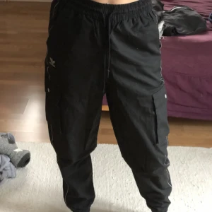 Adidas byxor  - Aldrig använda 