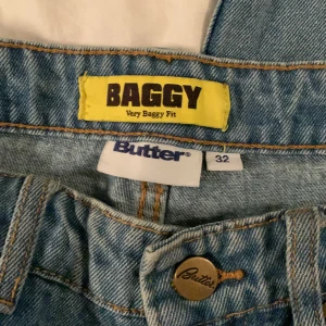 Butter byxor - Butter byxor som jag nästa aldrig använder inge hål eller skador o de finns snören i midjan om man vill dra åt