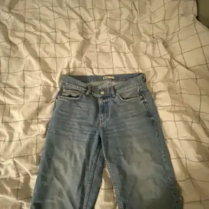 Blåa jeans från Gina tricot 