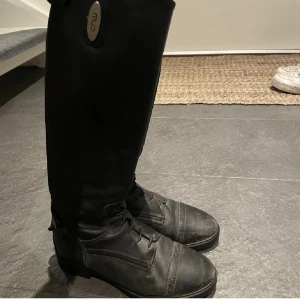 Ridstövlar - Ridstövlar från CRW, väl använda 