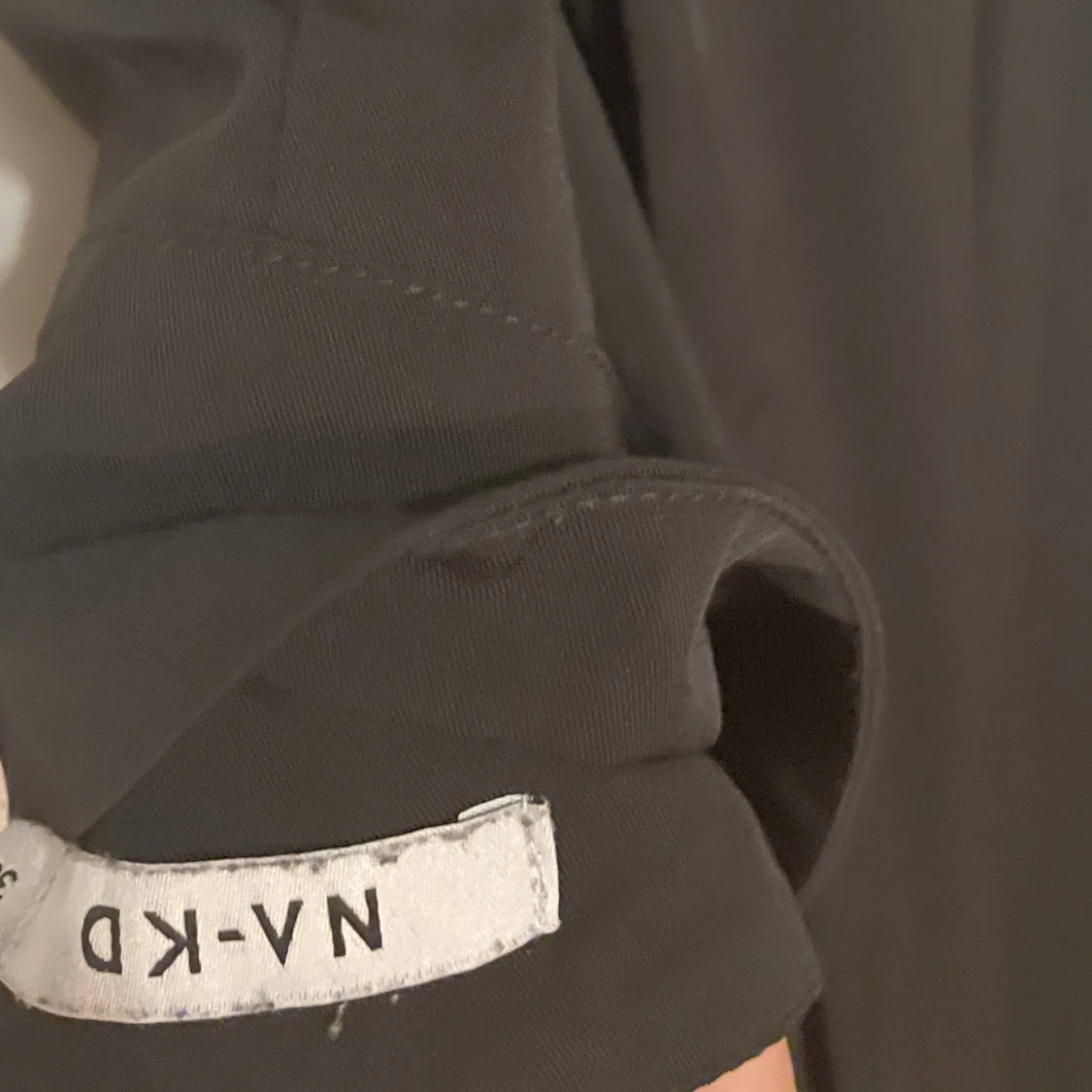 Kostymbyxor och en cropad skjorta - 90