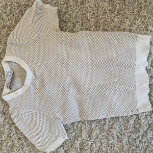 Zara topp - Säljer en fin zara topp i storleken S🫶🏼