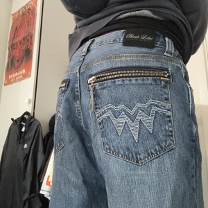 Kattiga jeans  - Fett kattiga jeans! Ascoola bakfickor💯 Knappt använda inga fel💖